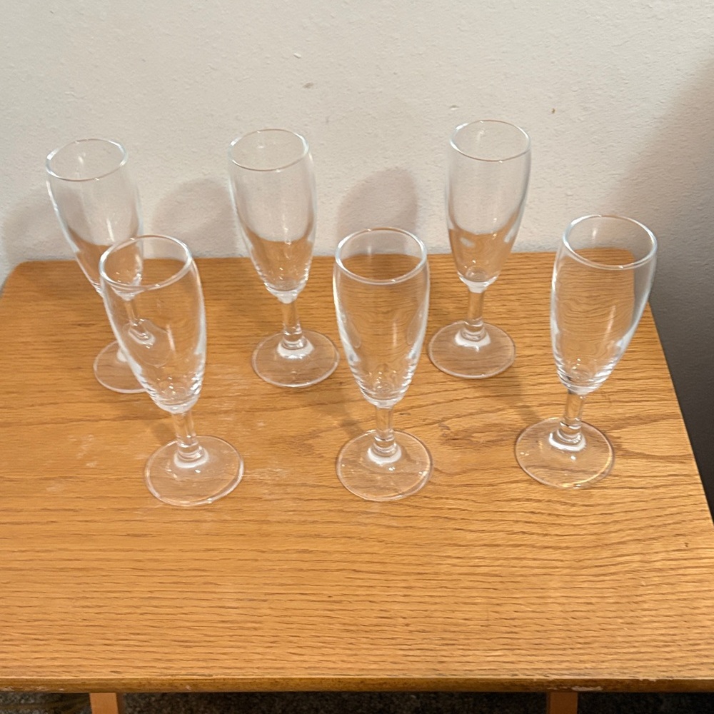 Elegant Clear Champagne Flutes Set